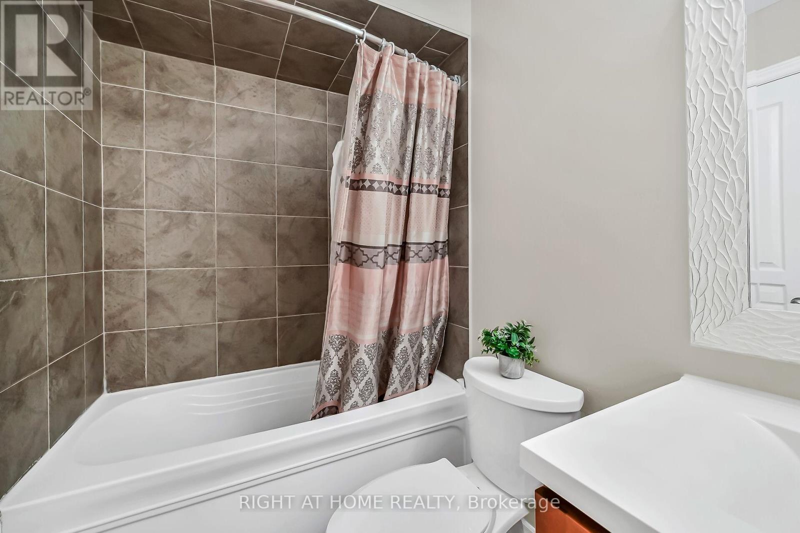 21 - 242 Upper Mount Albion Road, Hamilton, Ontario  L8J 0B1 - Photo 22 - X12464831