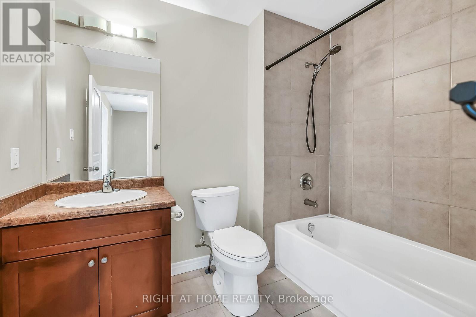 21 - 242 Upper Mount Albion Road, Hamilton, Ontario  L8J 0B1 - Photo 29 - X12464831