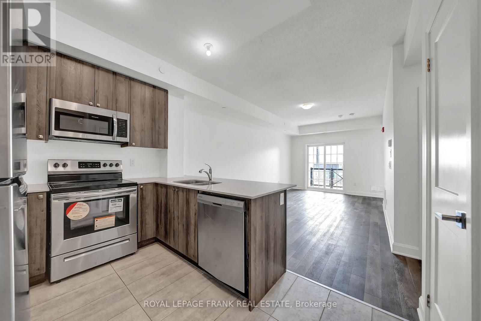 216 - 50 Lakebreeze Drive, Clarington, Ontario  L1B 0V9 - Photo 2 - E12464887