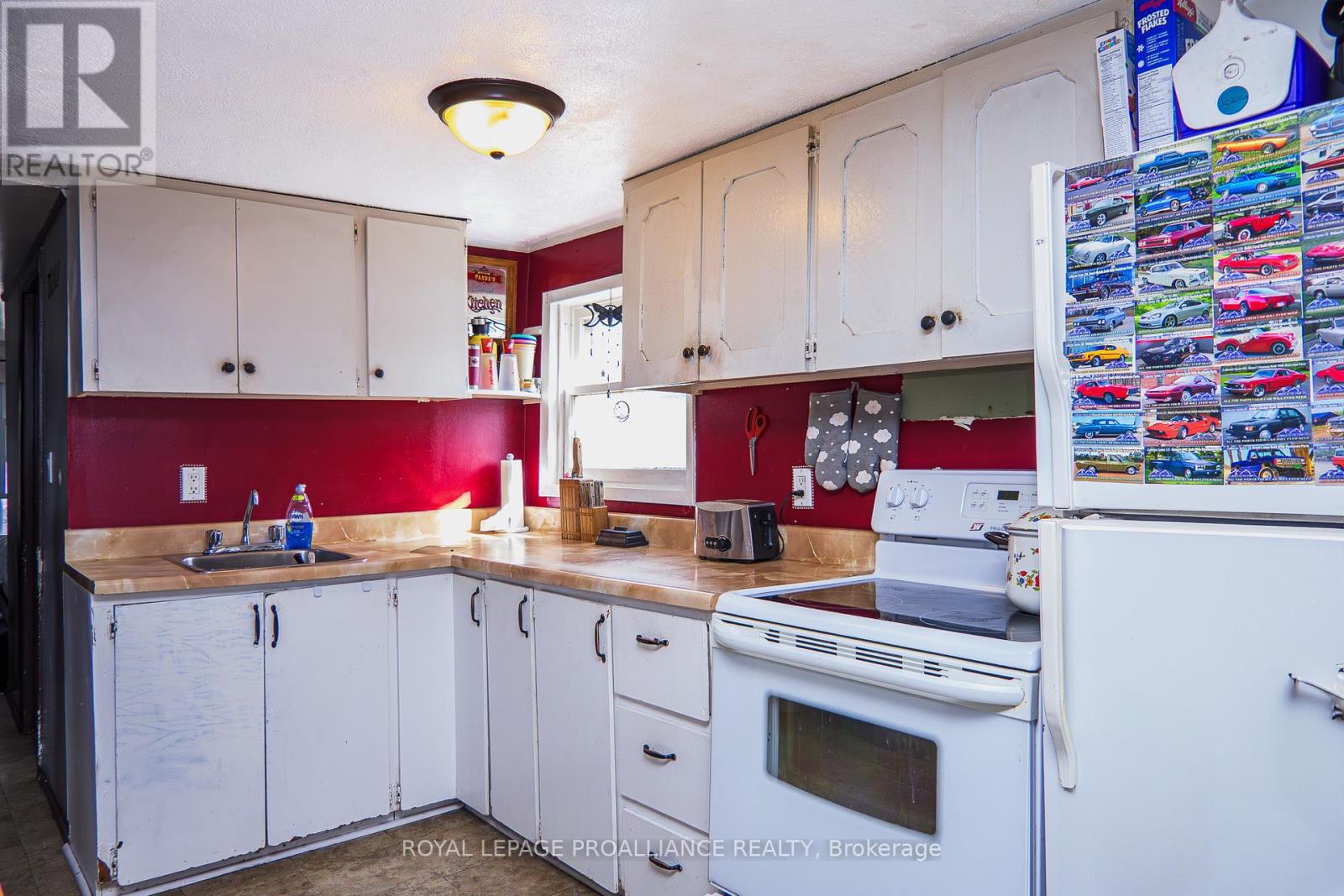 166 West Street, Quinte West, Ontario  K8V 2M7 - Photo 11 - X12464951