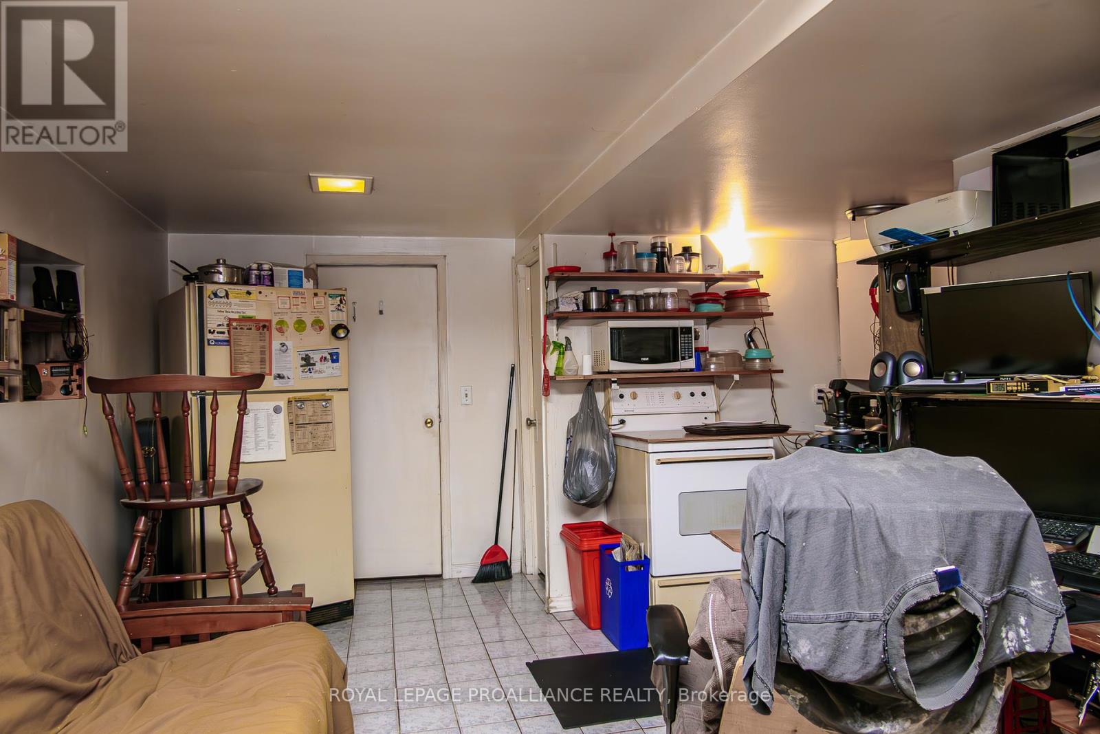 166 West Street, Quinte West, Ontario  K8V 2M7 - Photo 28 - X12464951