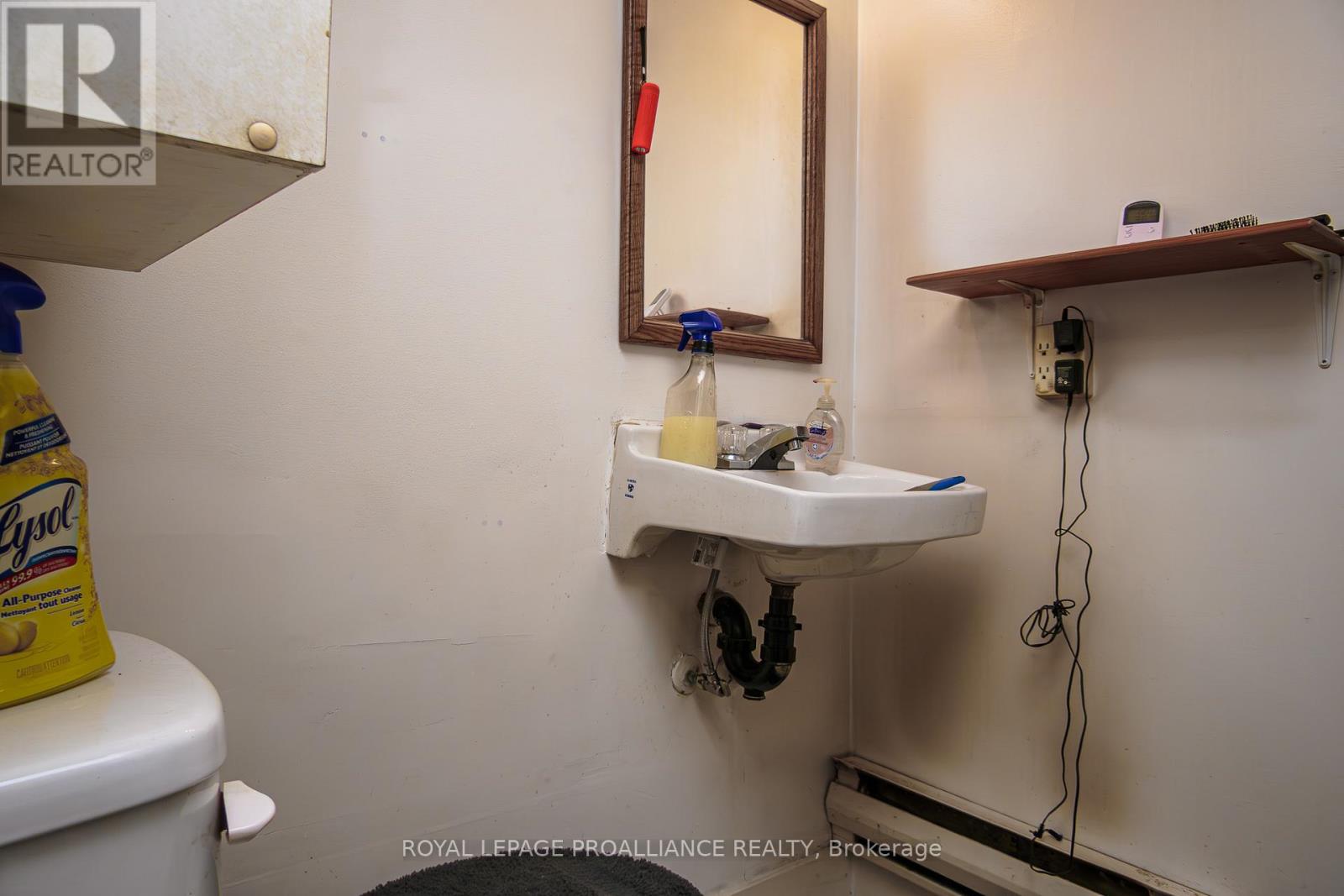 166 West Street, Quinte West, Ontario  K8V 2M7 - Photo 30 - X12464951