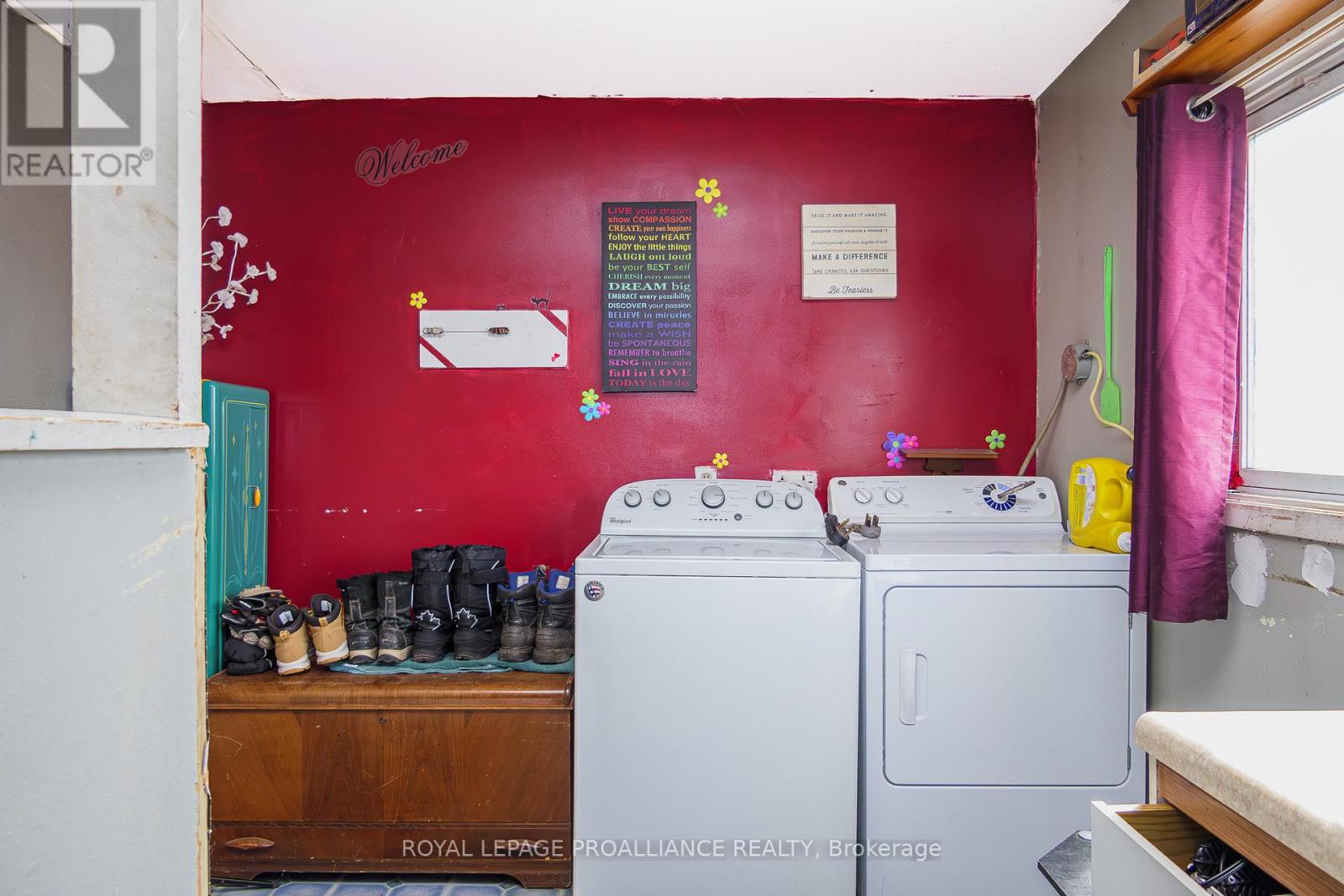 166 West Street, Quinte West, Ontario  K8V 2M7 - Photo 7 - X12464951