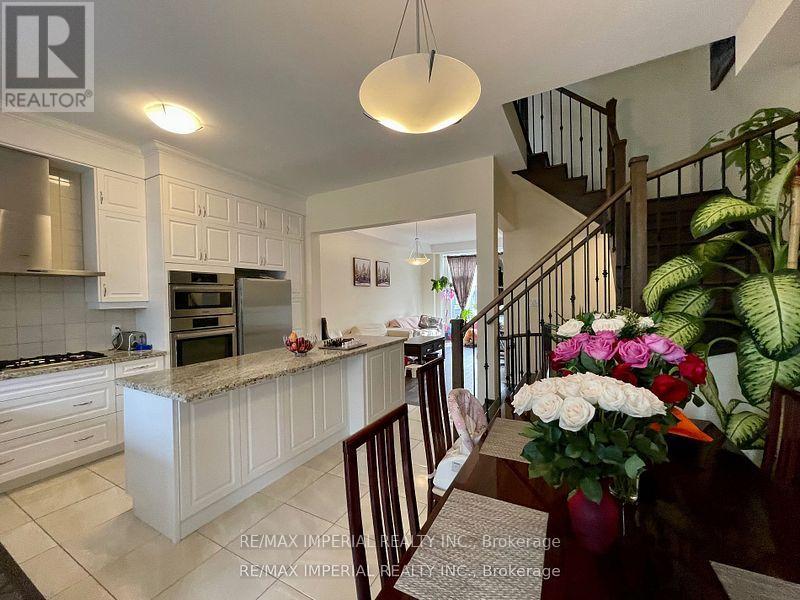 36 Carrville Woods Circle, Vaughan, Ontario  L6A 4Z6 - Photo 12 - N12464716