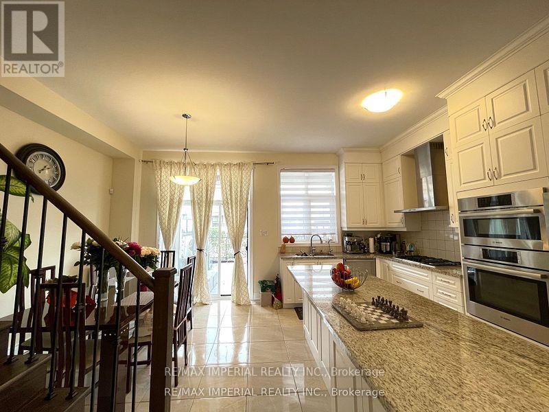 36 Carrville Woods Circle, Vaughan, Ontario  L6A 4Z6 - Photo 10 - N12464716