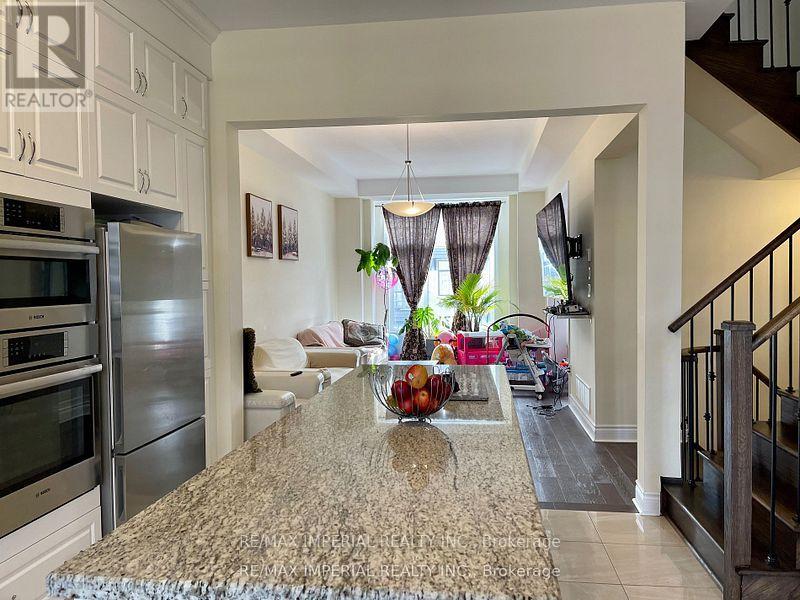 36 Carrville Woods Circle, Vaughan, Ontario  L6A 4Z6 - Photo 13 - N12464716