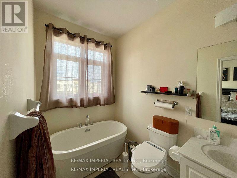 36 Carrville Woods Circle, Vaughan, Ontario  L6A 4Z6 - Photo 18 - N12464716