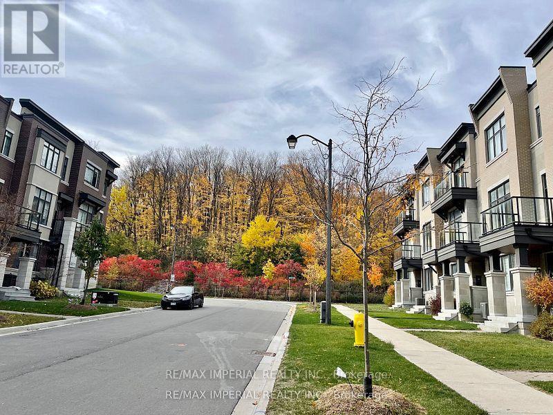 36 Carrville Woods Circle, Vaughan, Ontario  L6A 4Z6 - Photo 2 - N12464716