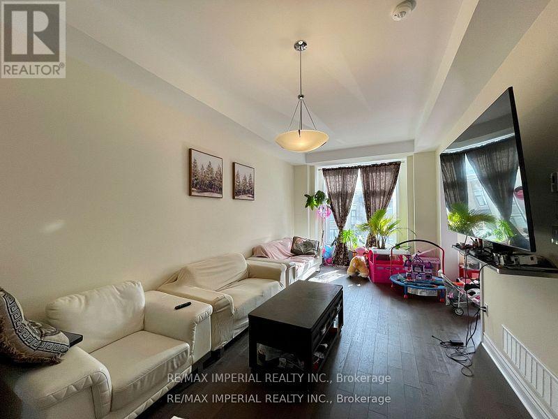 36 Carrville Woods Circle, Vaughan, Ontario  L6A 4Z6 - Photo 3 - N12464716