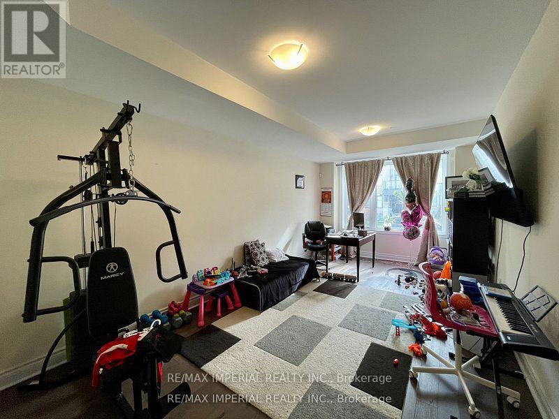 36 Carrville Woods Circle, Vaughan, Ontario  L6A 4Z6 - Photo 4 - N12464716