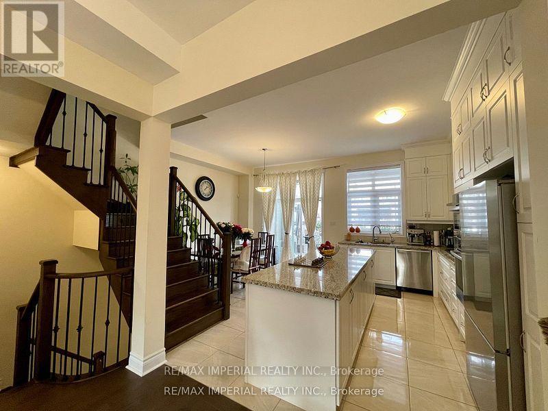 36 Carrville Woods Circle, Vaughan, Ontario  L6A 4Z6 - Photo 7 - N12464716