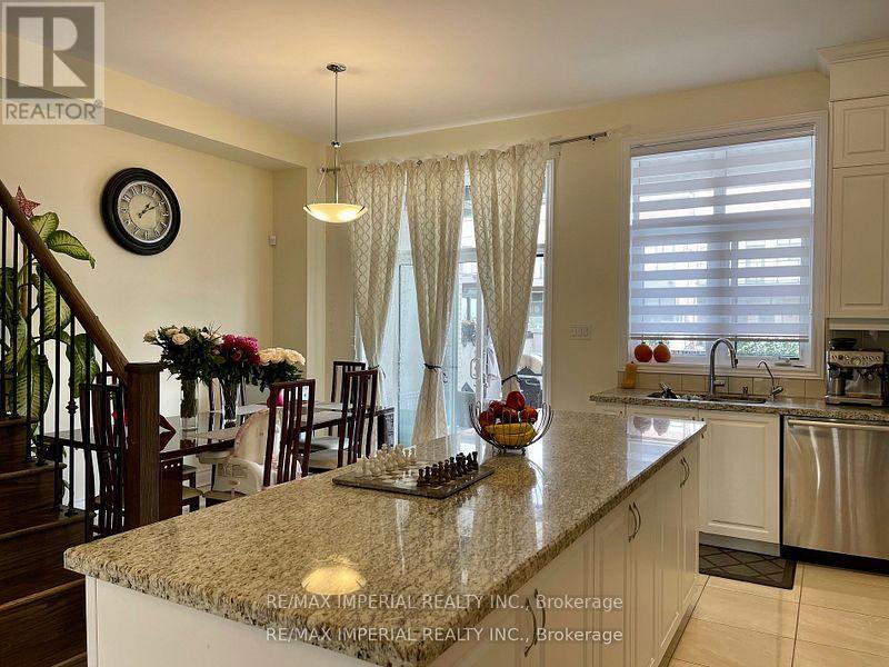 36 Carrville Woods Circle, Vaughan, Ontario  L6A 4Z6 - Photo 8 - N12464716