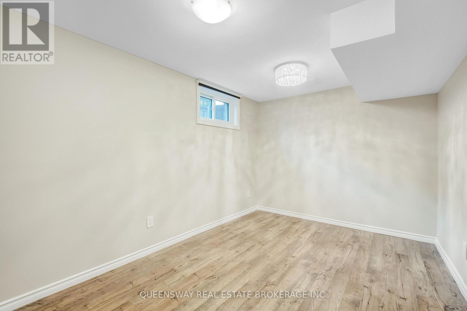 39 Garden Crescent, Hamilton, Ontario  L8V 4T3 - Photo 17 - X12354655