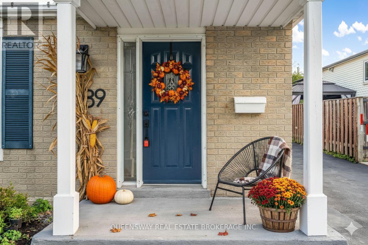 39 GARDEN CRESCENT, Hamilton, Ontario