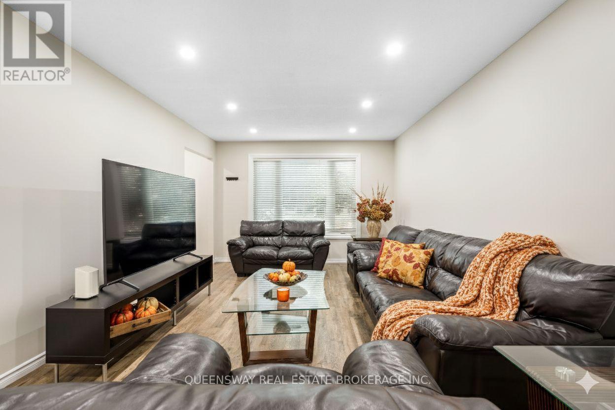 39 Garden Crescent, Hamilton, Ontario  L8V 4T3 - Photo 6 - X12354655