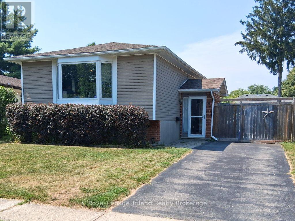 92 Keats Drive, Woodstock, Ontario  N4S 8B8 - Photo 1 - X12350794