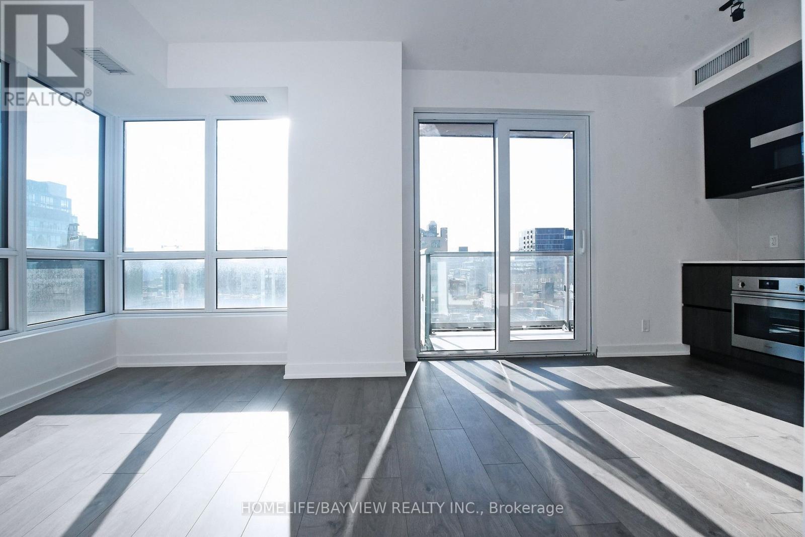1217 - 108 Peter Street, Toronto, Ontario  M5V 2G7 - Photo 2 - C12464916