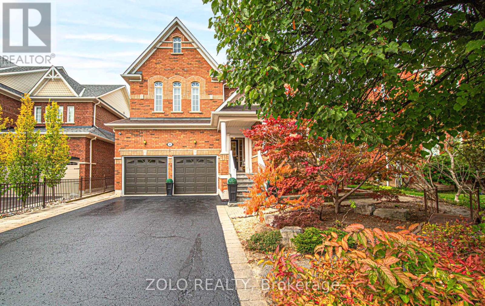 8 Covington Drive, Whitby, Ontario  L1M 2K4 - Photo 2 - E12464907