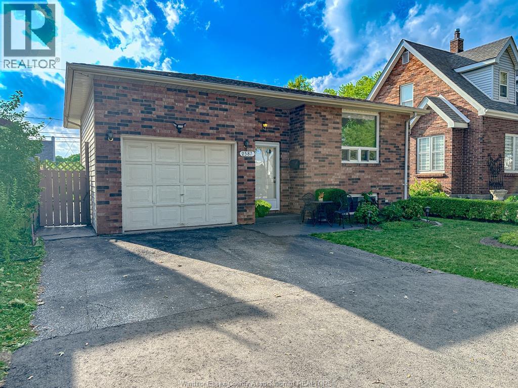 MLS# 25026181: 2587 TURNER, Windsor, Canada