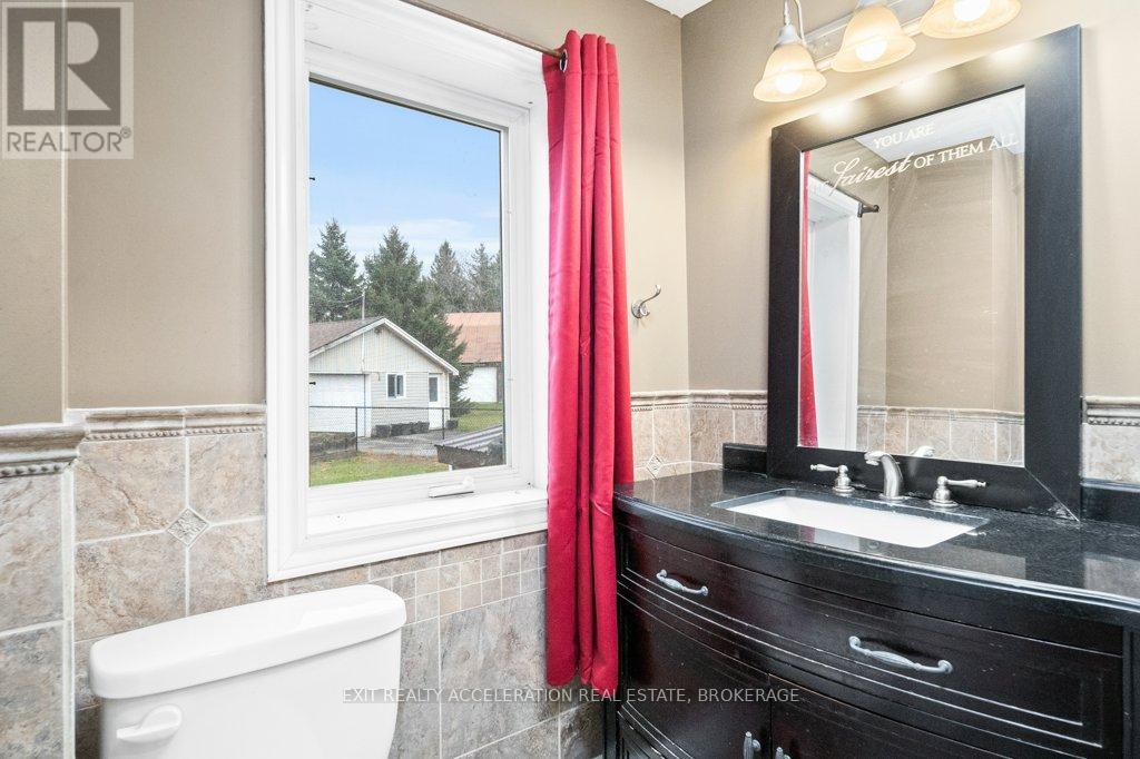 8061 County Rd 2, Greater Napanee (Greater Napanee), Ontario  K0K 2W0 - Photo 12 - X12465074