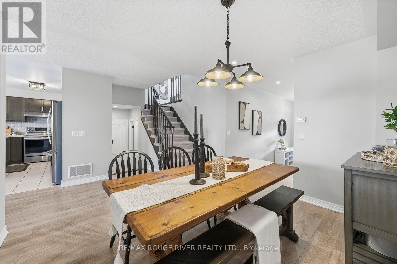 245 Blackwell Crescent, Oshawa, Ontario  L1L 0C9 - Photo 7 - E12465056