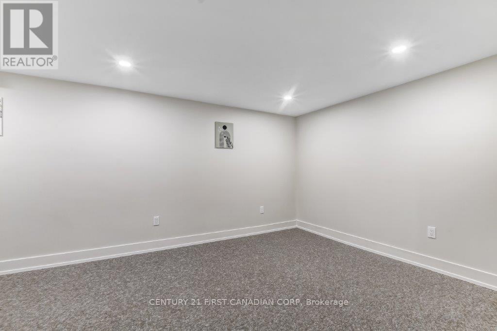 12 - 590 Millbank Drive, London South, Ontario  N6E 2H2 - Photo 16 - X12465018