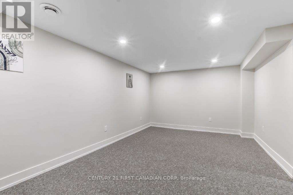 12 - 590 Millbank Drive, London South, Ontario  N6E 2H2 - Photo 17 - X12465018
