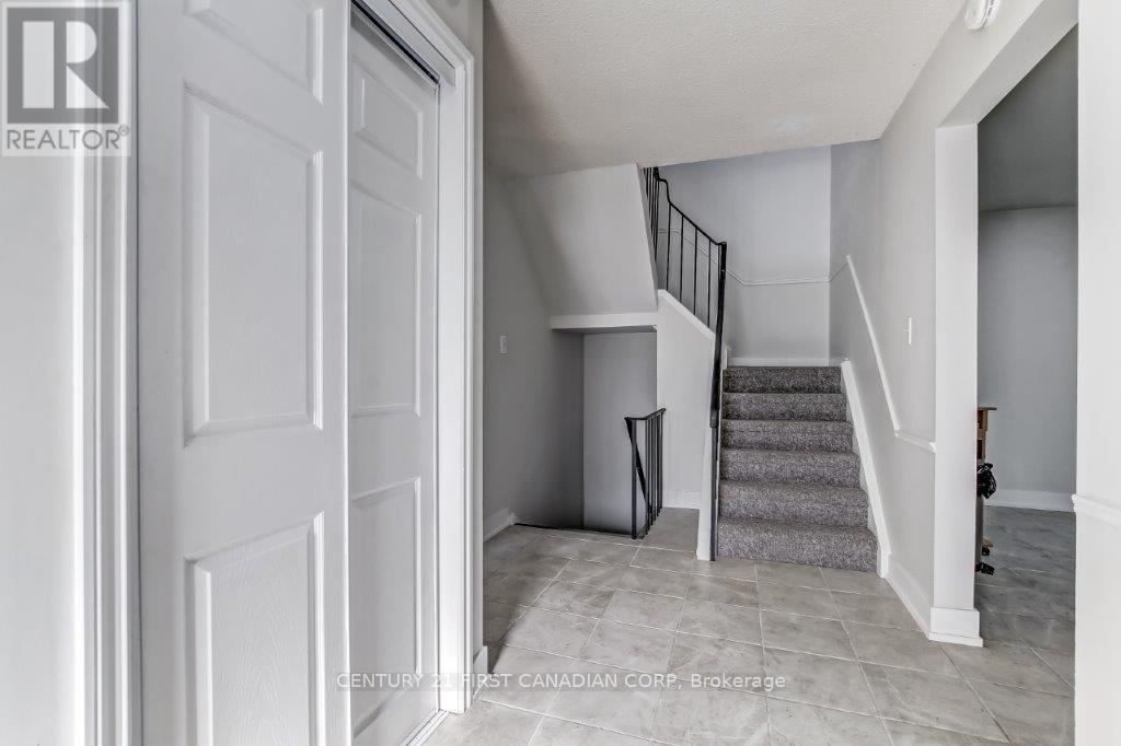 12 - 590 Millbank Drive, London South, Ontario  N6E 2H2 - Photo 3 - X12465018