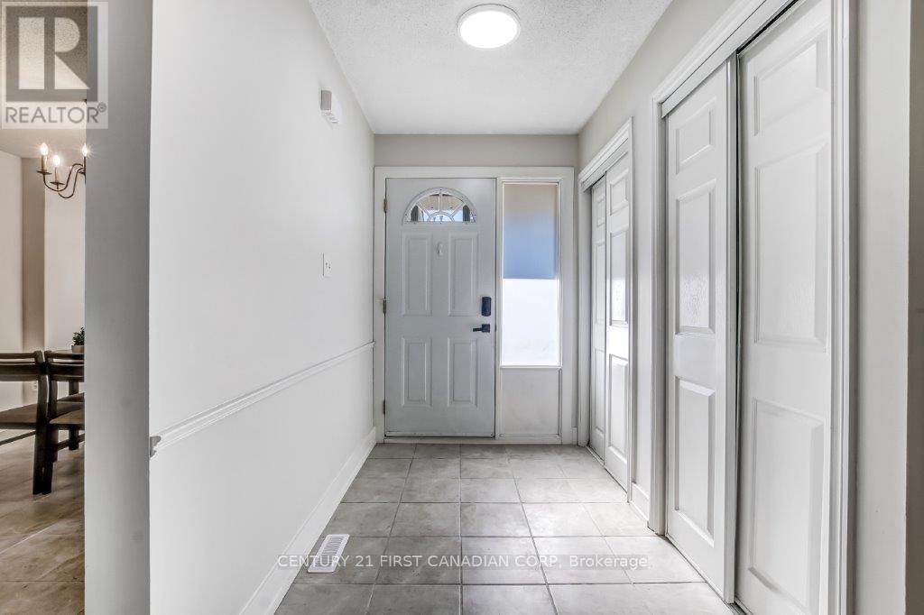 12 - 590 Millbank Drive, London South, Ontario  N6E 2H2 - Photo 4 - X12465018