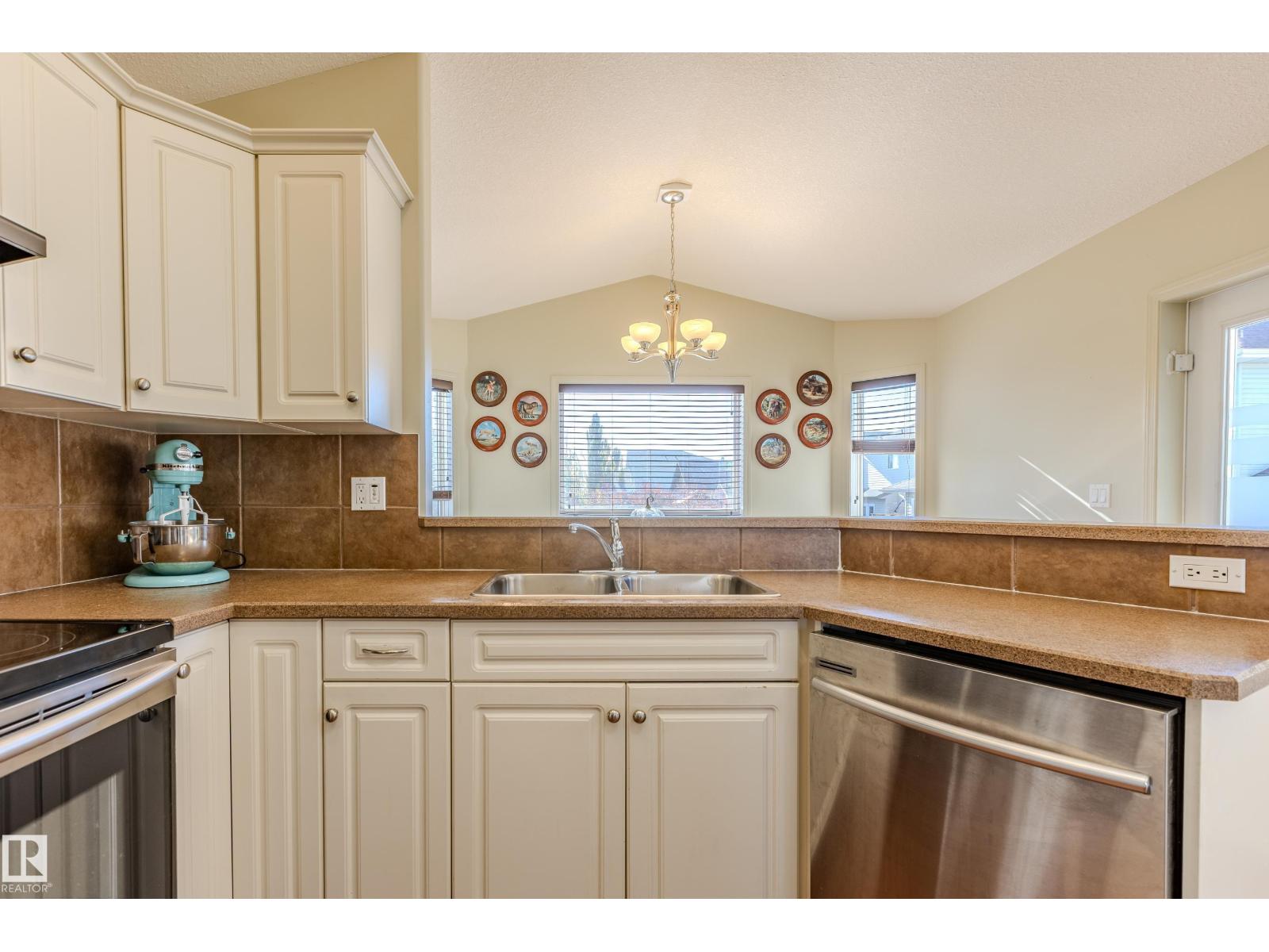 9309 106 Av, Morinville, Alberta  T8R 1T9 - Photo 11 - E4462265