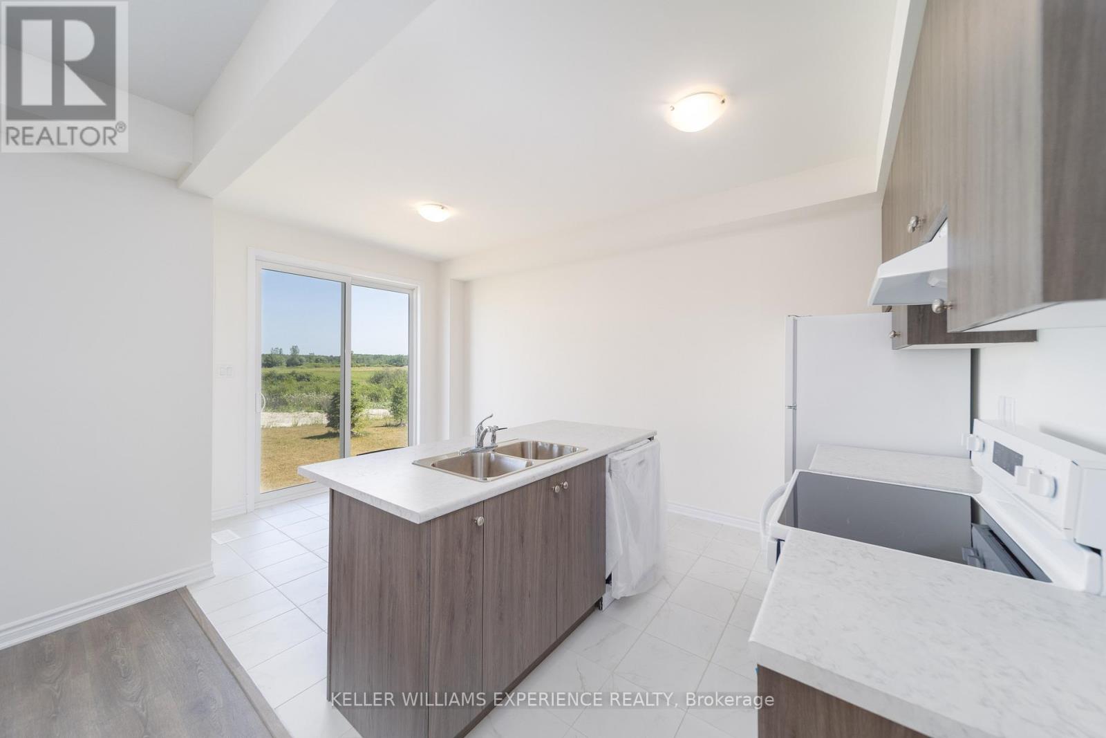 4 Shapira Avenue, Wasaga Beach, Ontario  L9Z 0K1 - Photo 6 - S12464886