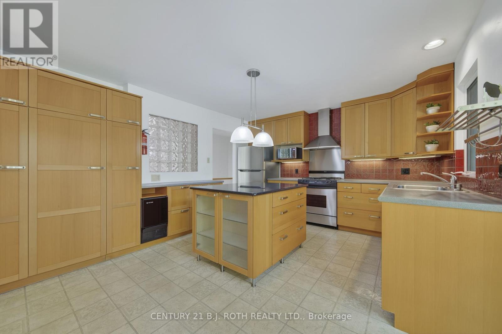1890 Kensington Place, Severn, Ontario  L3V 7J9 - Photo 3 - S12464912