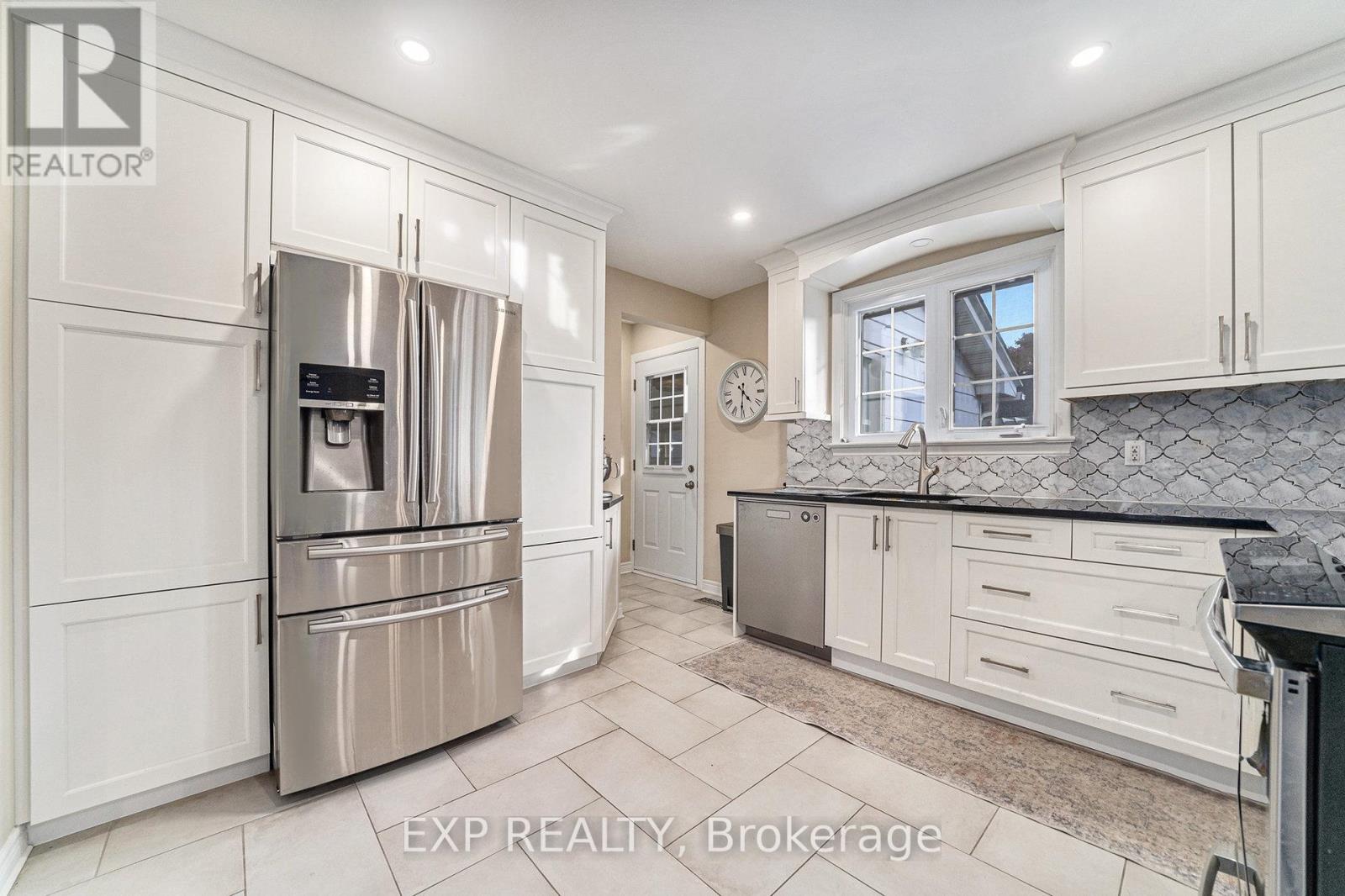 756 Fairdale Avenue, Ottawa, Ontario  K1G 1X7 - Photo 14 - X12465034