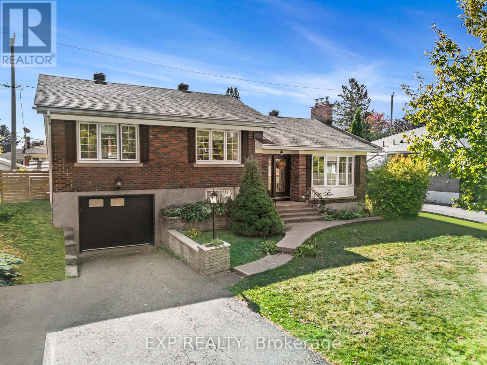 756 Fairdale Avenue, Ottawa, Ontario  K1G 1X7 - Photo 3 - X12465034