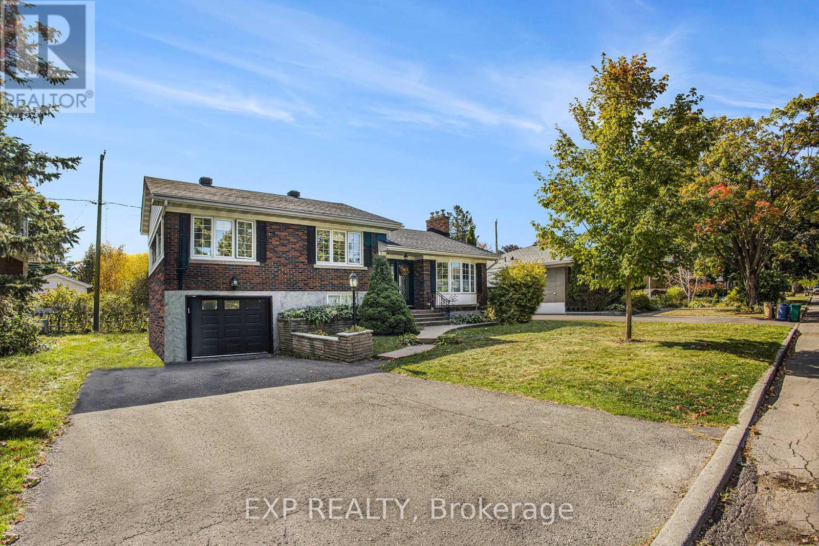 756 Fairdale Avenue, Ottawa, Ontario  K1G 1X7 - Photo 5 - X12465034