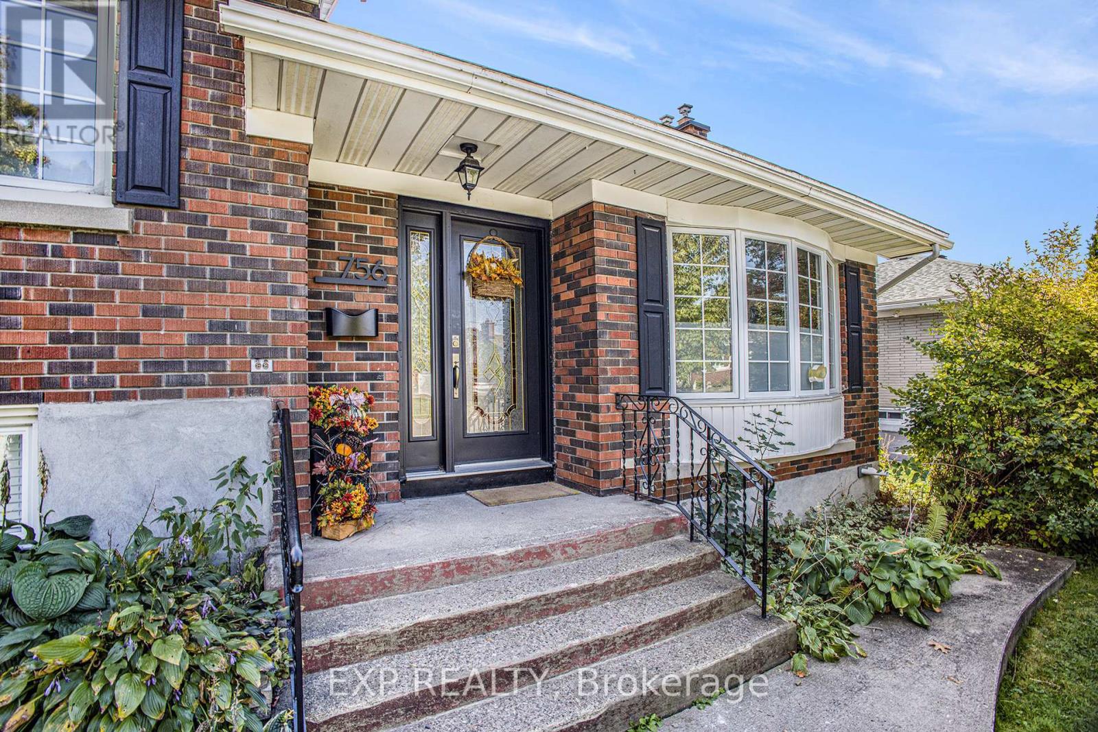 756 Fairdale Avenue, Ottawa, Ontario  K1G 1X7 - Photo 8 - X12465034