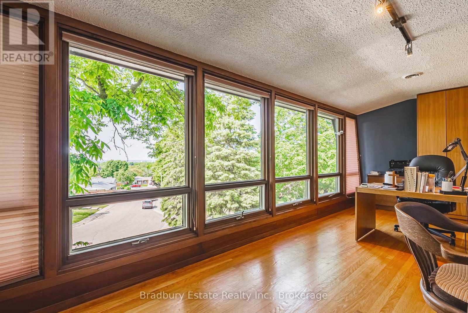 128 Bunker Hill Drive, Hamilton, Ontario  L8K 5X5 - Photo 18 - X12464973