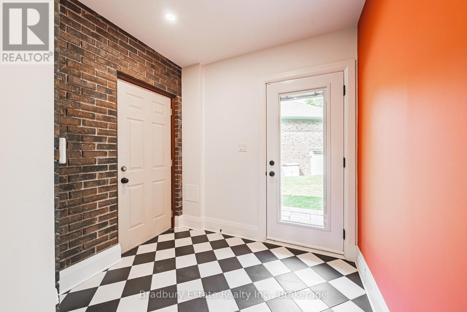 128 Bunker Hill Drive, Hamilton, Ontario  L8K 5X5 - Photo 33 - X12464973