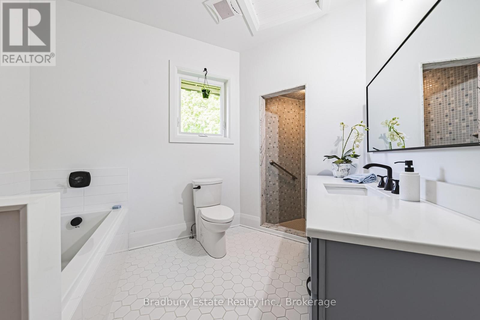 128 Bunker Hill Drive, Hamilton, Ontario  L8K 5X5 - Photo 42 - X12464973