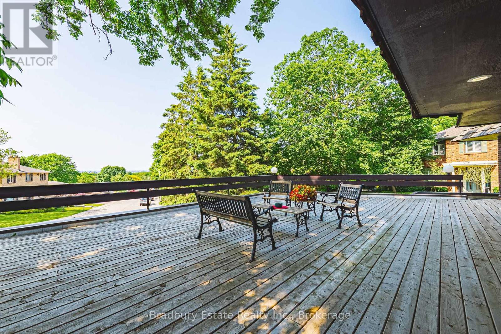 128 Bunker Hill Drive, Hamilton, Ontario  L8K 5X5 - Photo 5 - X12464973