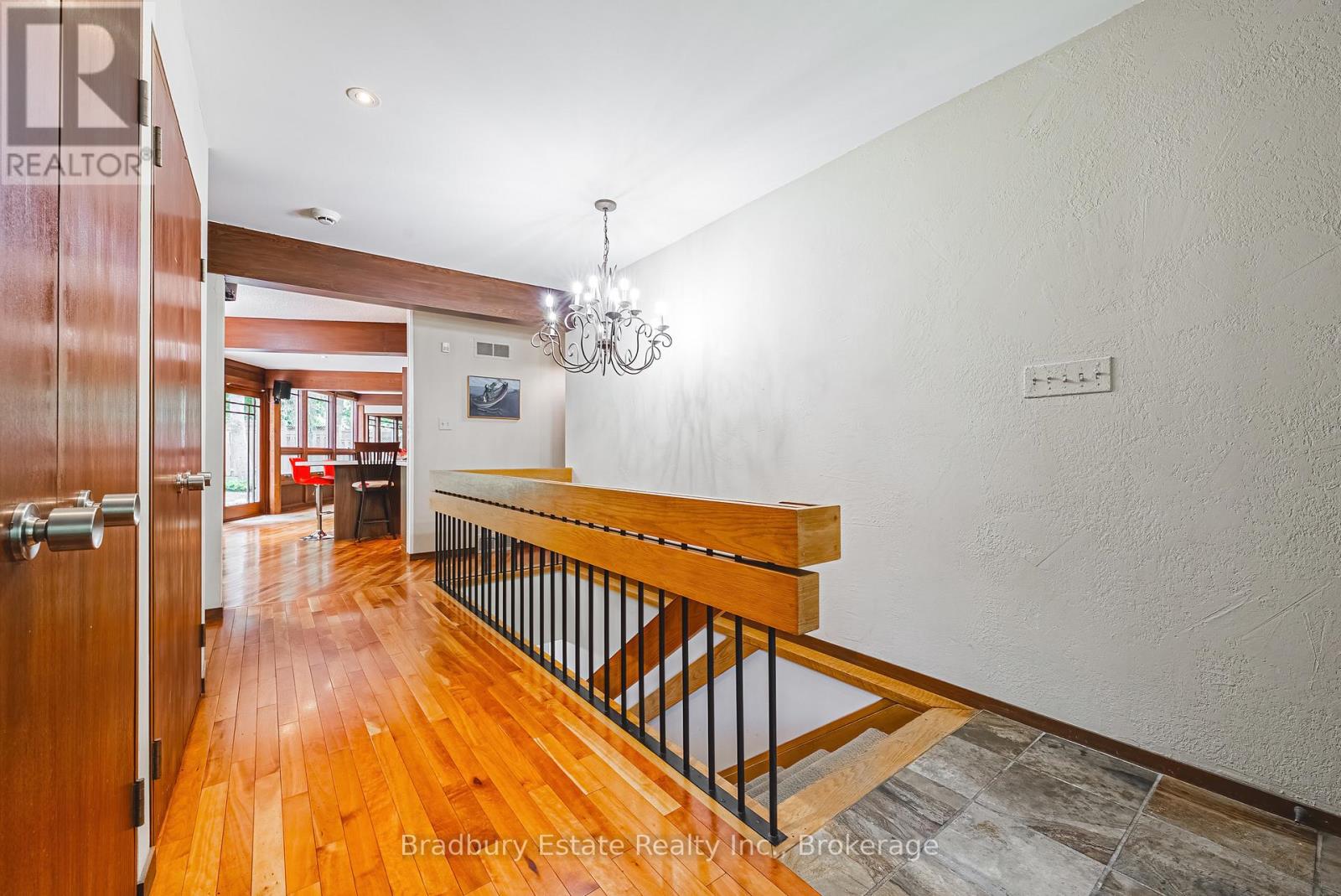 128 Bunker Hill Drive, Hamilton, Ontario  L8K 5X5 - Photo 8 - X12464973