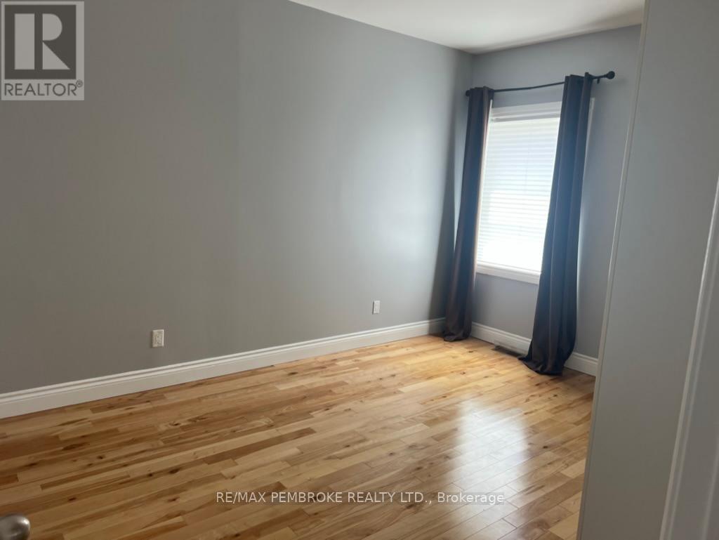 186 Pembroke Street E, Pembroke, Ontario  K8A 3J7 - Photo 32 - X12465112