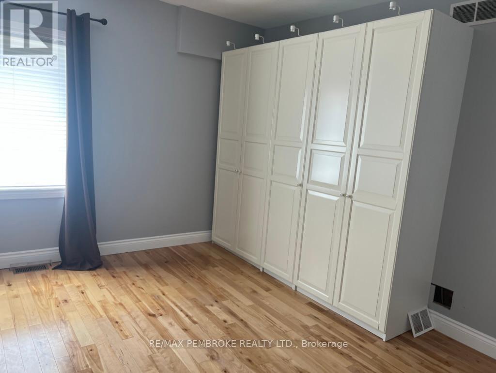 186 Pembroke Street E, Pembroke, Ontario  K8A 3J7 - Photo 34 - X12465112