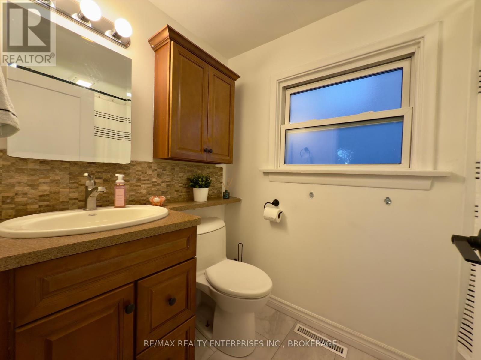 10 Antwerp Street, St. Catharines, Ontario  L2S 1J8 - Photo 17 - X12465104