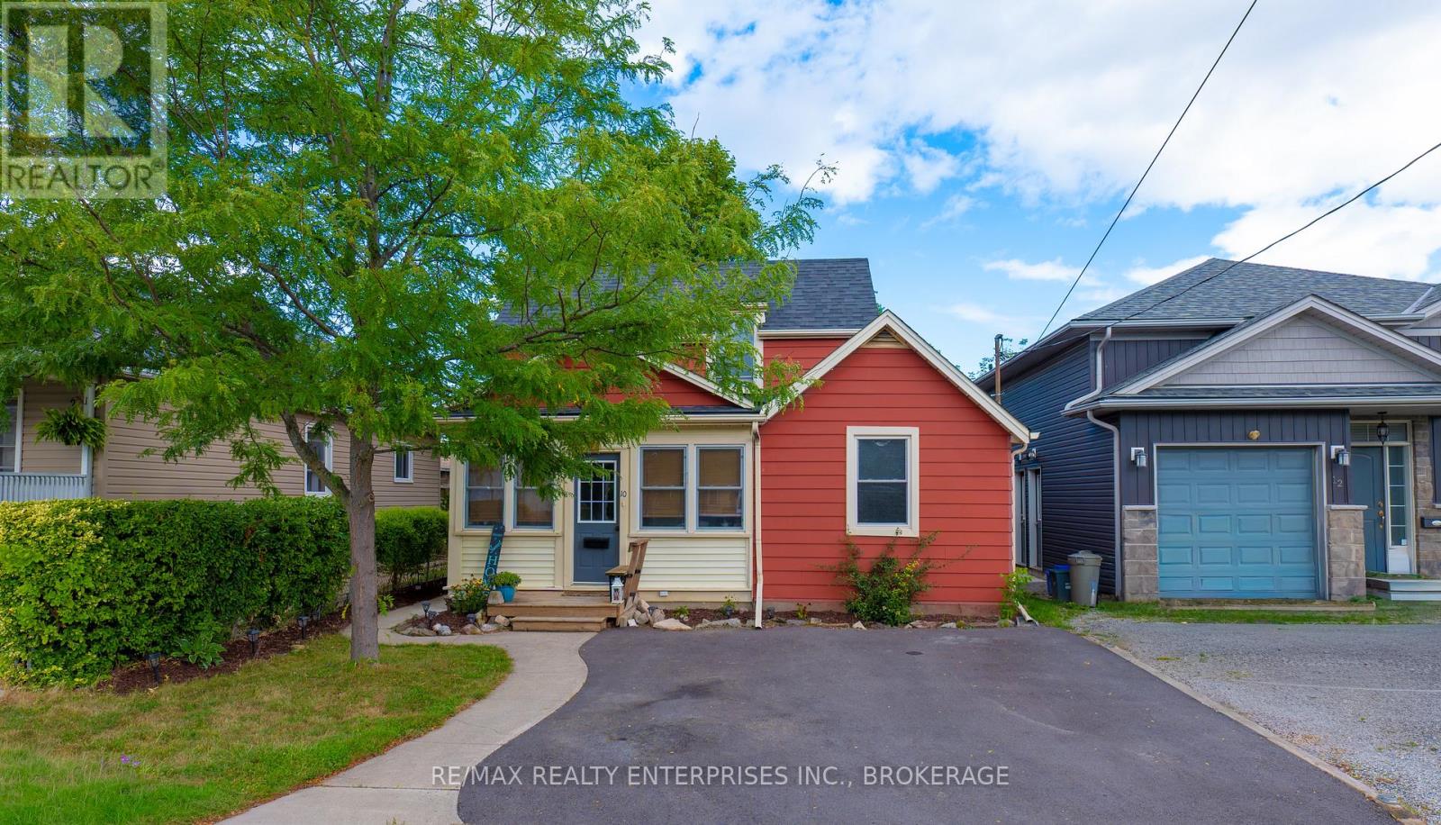 10 Antwerp Street, St. Catharines, Ontario  L2S 1J8 - Photo 2 - X12465104