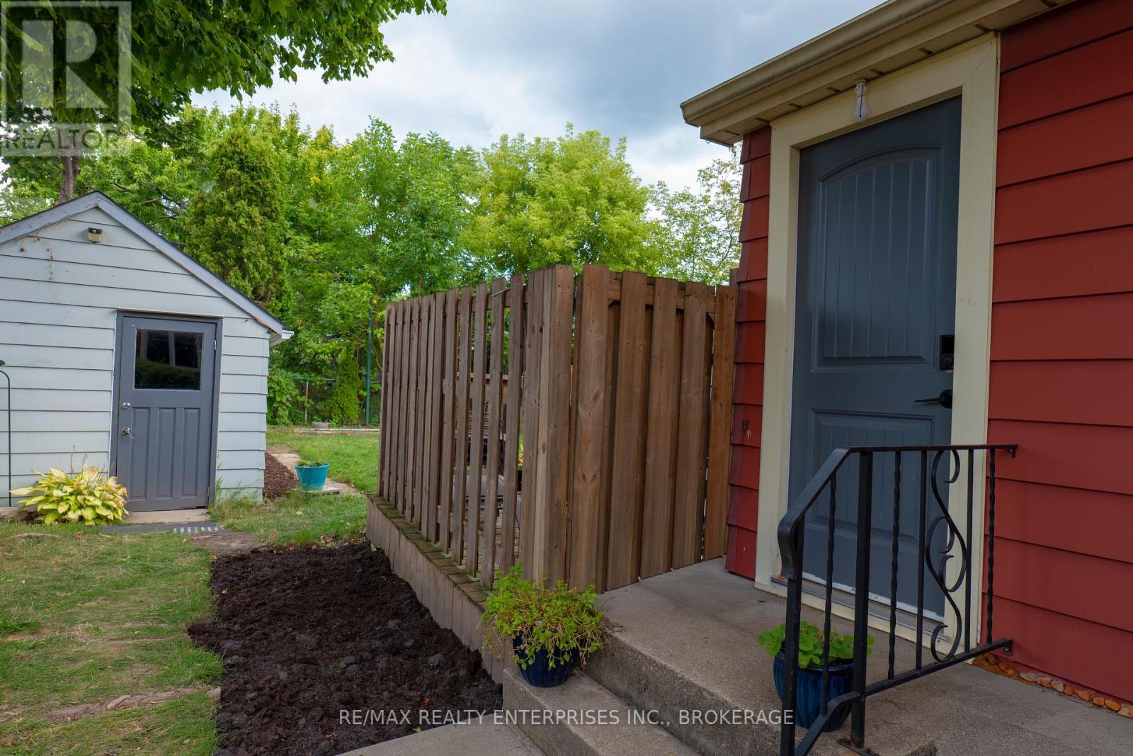 10 Antwerp Street, St. Catharines, Ontario  L2S 1J8 - Photo 28 - X12465104