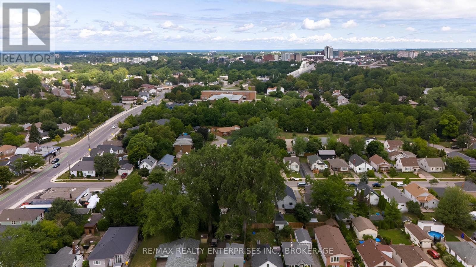 10 Antwerp Street, St. Catharines, Ontario  L2S 1J8 - Photo 5 - X12465104