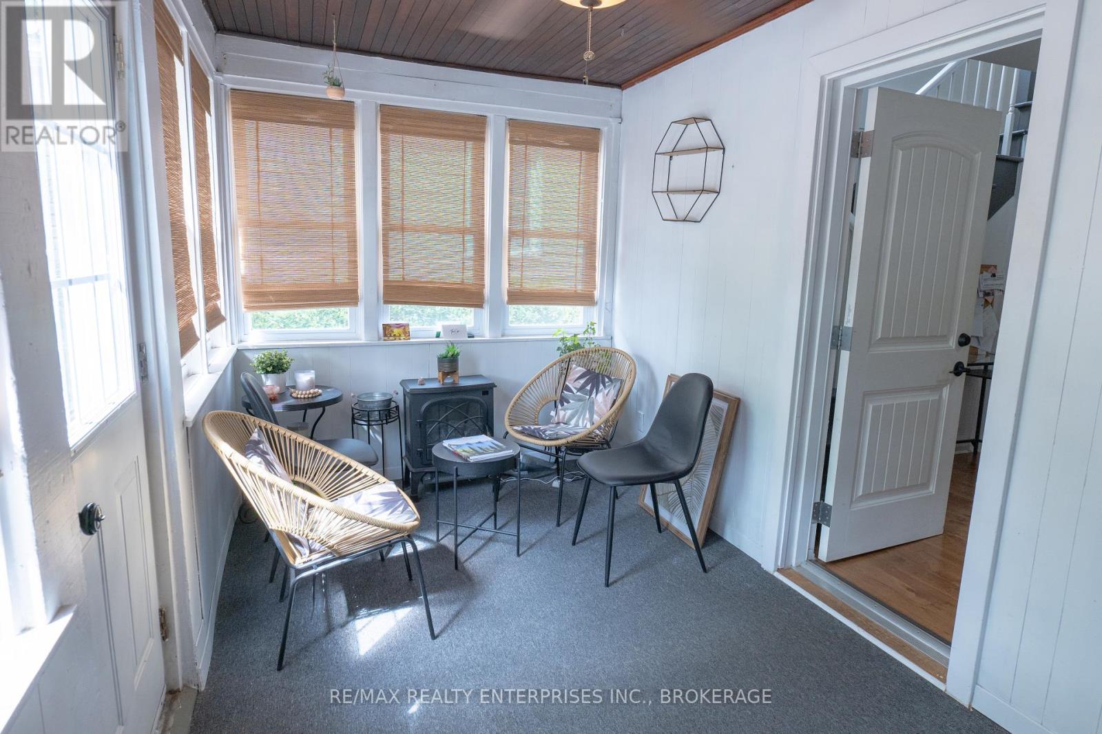 10 Antwerp Street, St. Catharines, Ontario  L2S 1J8 - Photo 6 - X12465104
