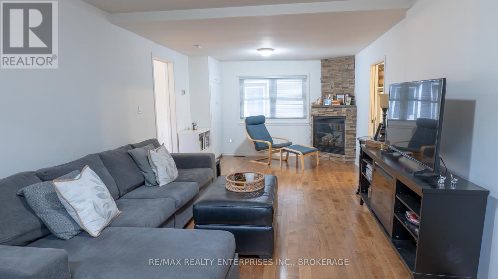 10 Antwerp Street, St. Catharines, Ontario  L2S 1J8 - Photo 8 - X12465104