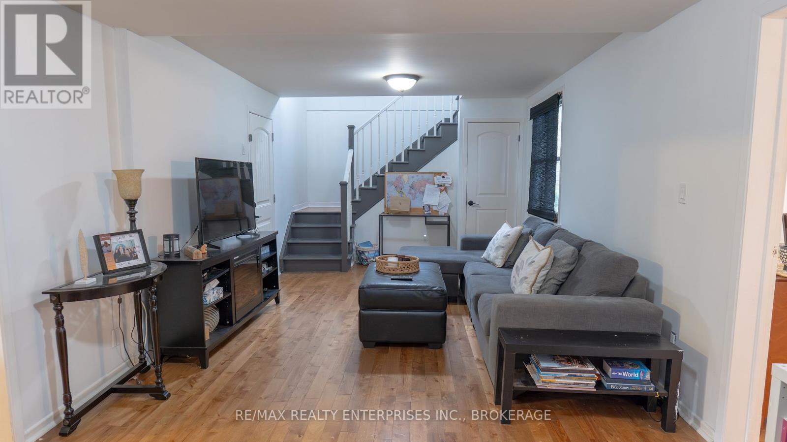 10 Antwerp Street, St. Catharines, Ontario  L2S 1J8 - Photo 9 - X12465104